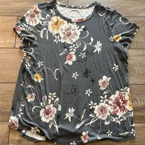 Maurice's 24/7 Floral Tee Size 0